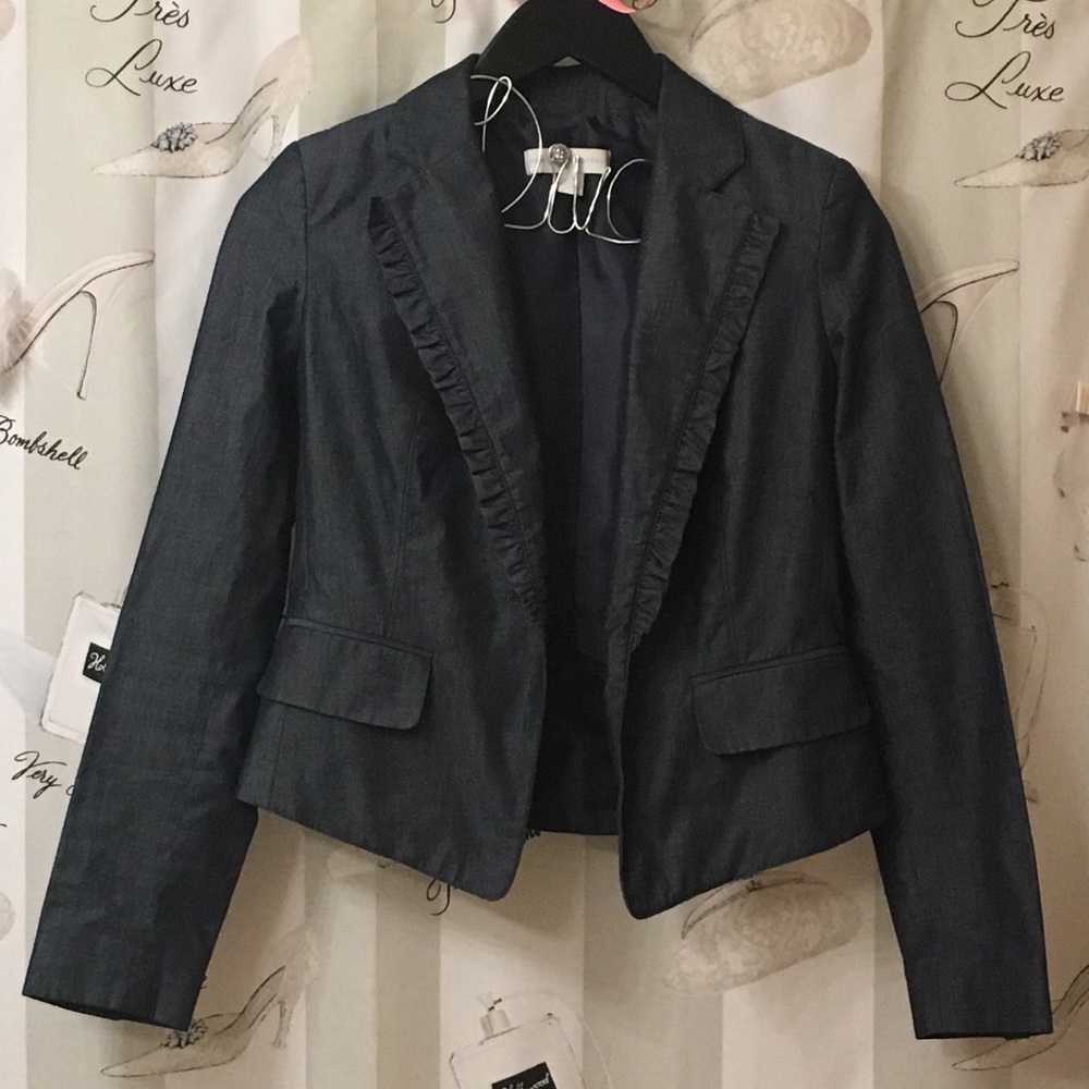 Classy denim blazer with ruffled collar